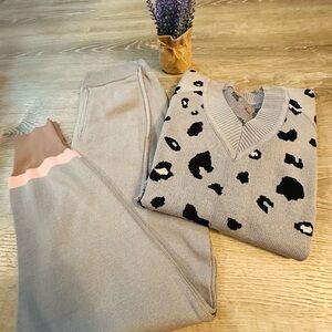 🩶 Light grey Leopard Print Sweater and Joggers Set